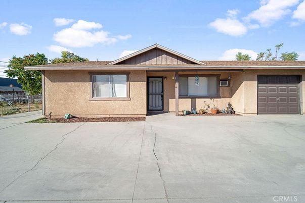 Attached, Exterior, Facade, Ranch