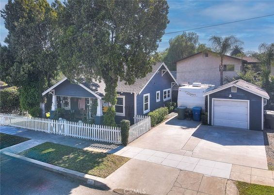 Attached, Exterior, Facade, American Craftsman