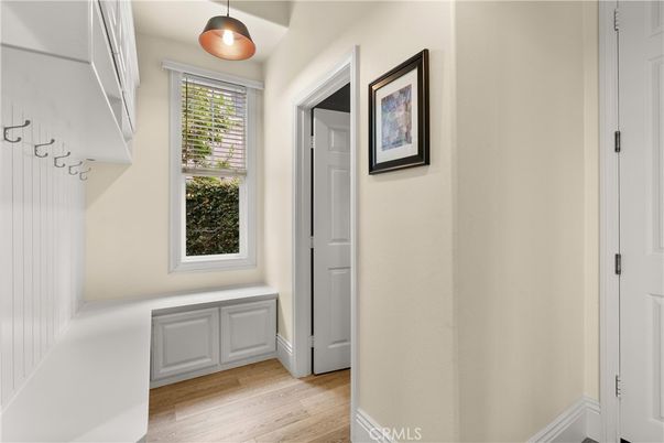 Interior, Pendant Lights, Wood Texture Flooring