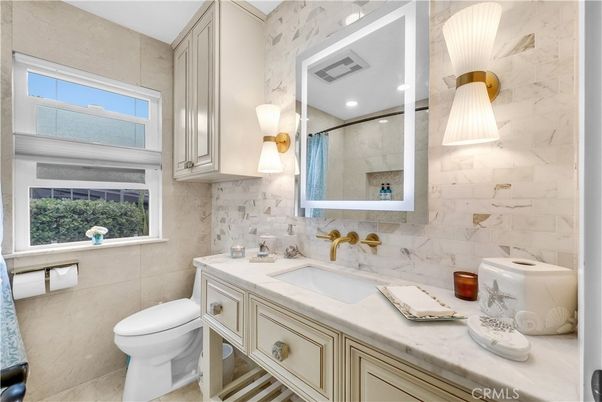 Bathroom, Interior, Recessed Lighting