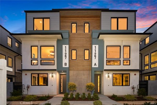 Exterior, Facade, Modern