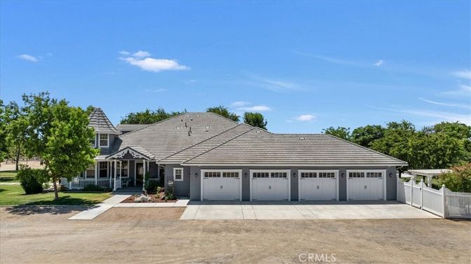 Attached, Exterior, Facade, Ranch