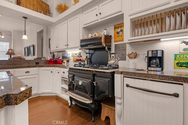Interior, Kitchen, Pendant Lights, Wood Texture Flooring