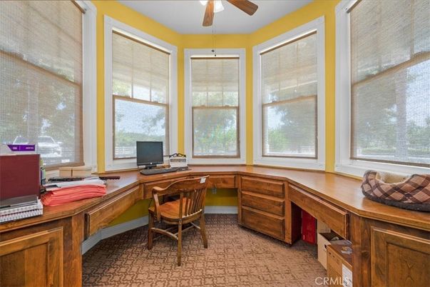 Home Office, Interior