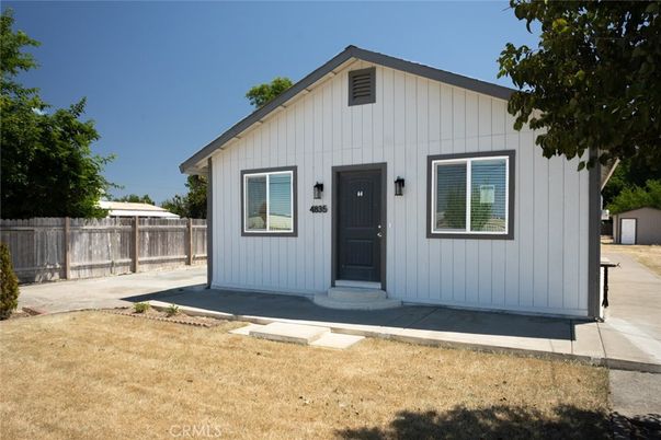 Exterior, Facade, Farmhouse