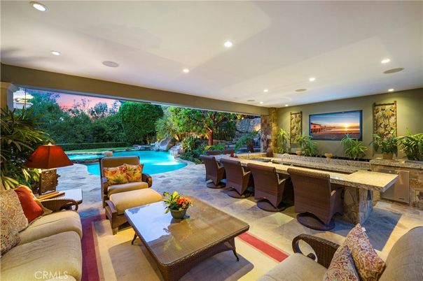 Exterior, Living room, Pool, Recessed Lighting