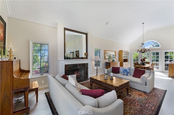 Chandelier, Dining room, Fireplace, Interior, Living room, Pendant Lights, Piano
