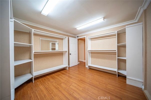 Interior, Walk-in Closets, Wood Texture Flooring