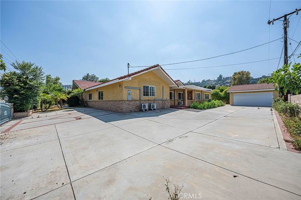 Backyard, Detached Garage, Exterior