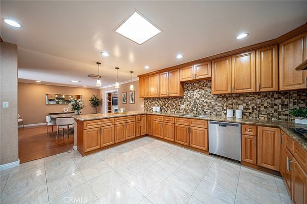 Dining room, Interior, Kitchen, Pendant Lights, Recessed Lighting, Stainless Steel Appliances, Wood Texture Flooring