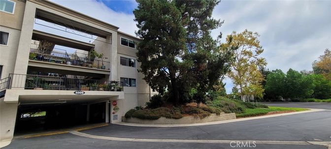 Exterior, Facade, Condo Building
