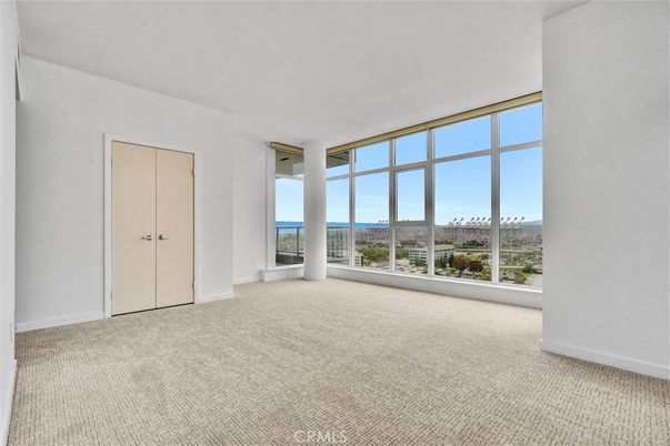 Empty room, Interior, Water