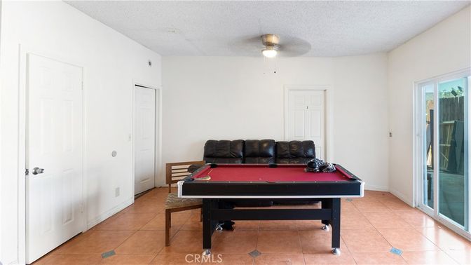 Billiard Table, Game Room, Interior