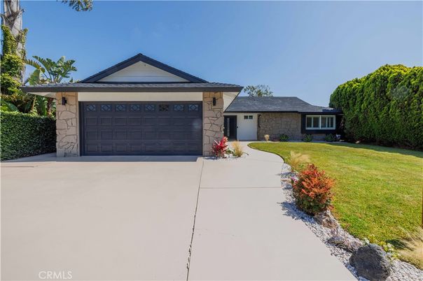 Attached, Exterior, Facade, Ranch