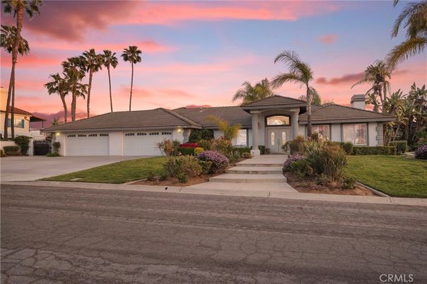 Attached, Exterior, Facade, Ranch