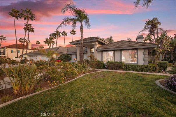 Backyard, Exterior, Facade, Ranch