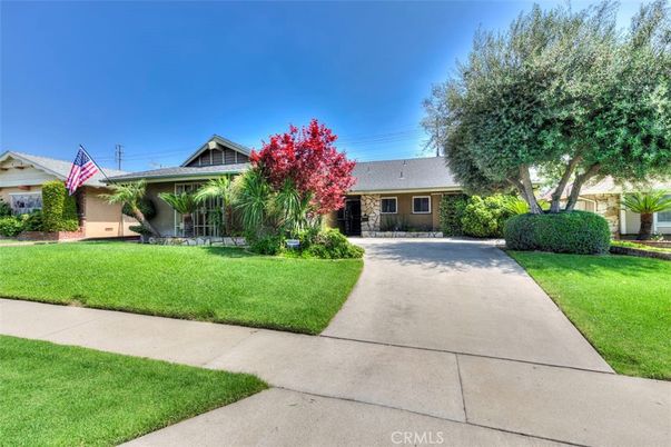 Backyard, Exterior, Facade, Ranch