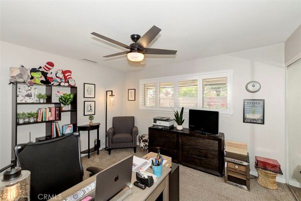 Home Office, Interior