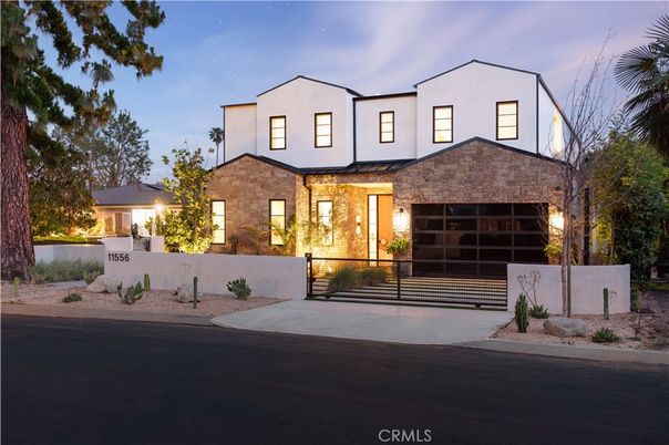 Attached, Exterior, Facade, Modern