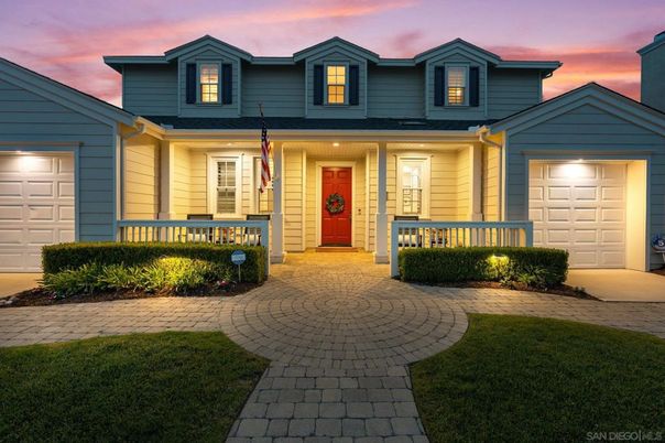 Attached, Exterior, Facade, American Craftsman