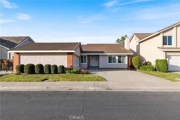 Attached, Exterior, Facade, Brick Facade, Ranch