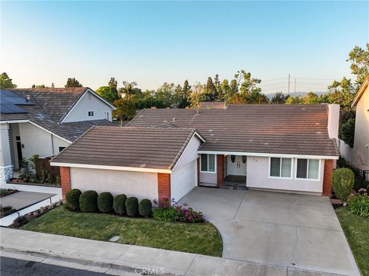 Attached, Exterior, Facade, Ranch