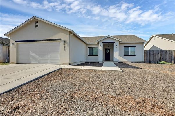 Attached, Exterior, Facade, Ranch