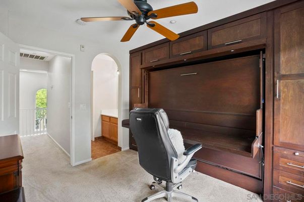 Home Office, Interior