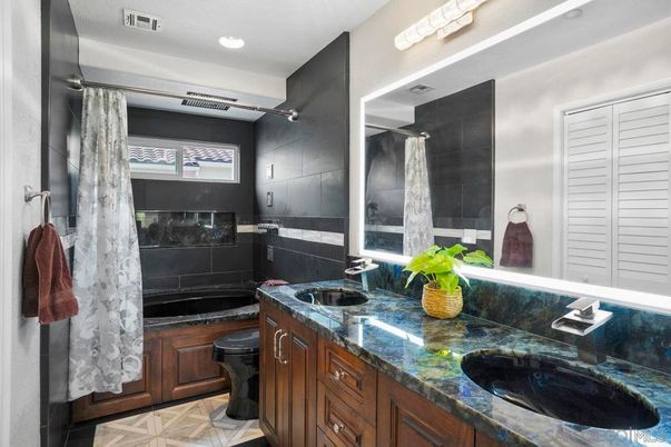 Bathroom, Dual Sink Vanities, Interior, Recessed Lighting