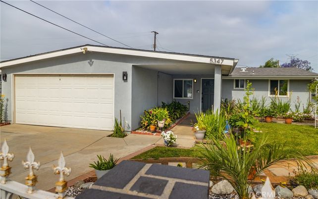 Attached, Exterior, Facade, Ranch