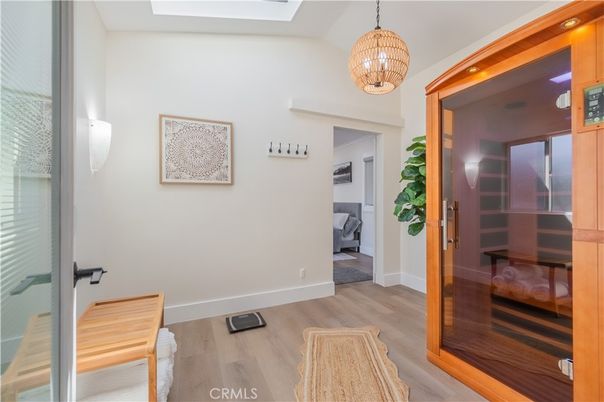 Interior, Pendant Lights, Wood Texture Flooring