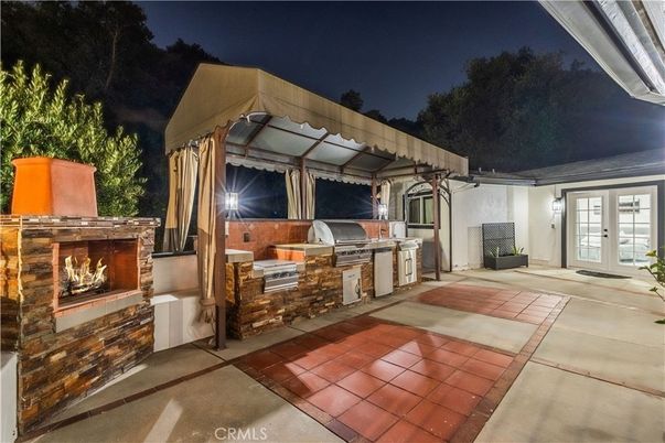 Exterior, Fireplace