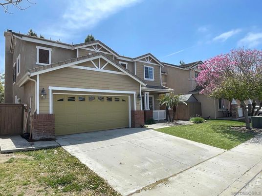 Attached, Exterior, Facade, American Craftsman