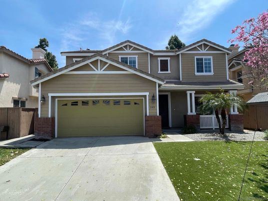 Attached, Exterior, Facade, American Craftsman