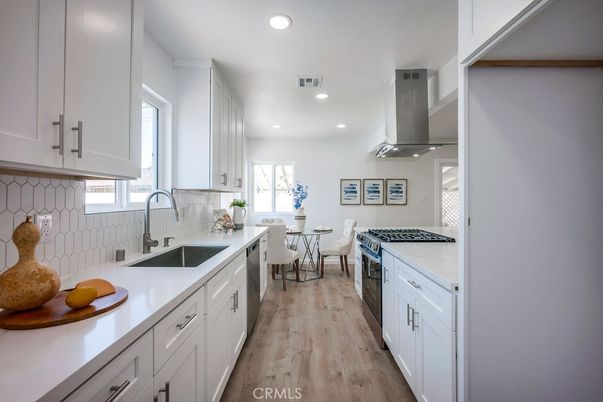 Dining room, Interior, Kitchen, Recessed Lighting, Wood Texture Flooring