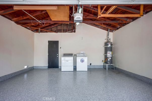 Empty room, Interior, Washer, Wooden Beams, Wooden Ceilings