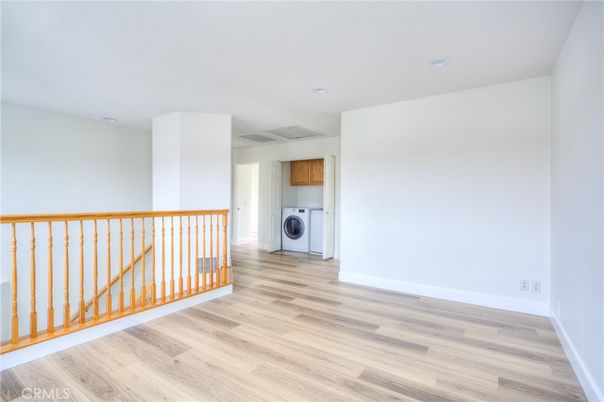 Interior, Recessed Lighting, Washer, Wood Texture Flooring