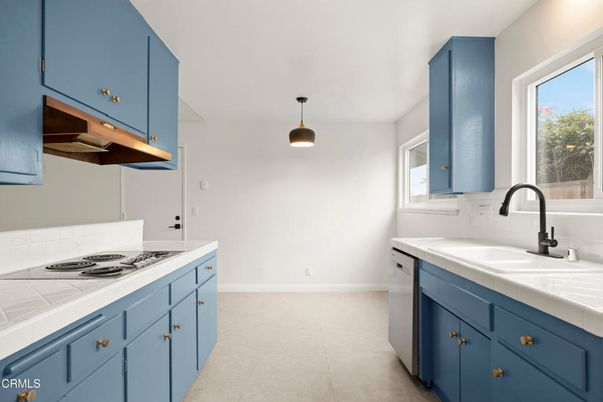 Interior, Kitchen, Pendant Lights, Tile Countertops