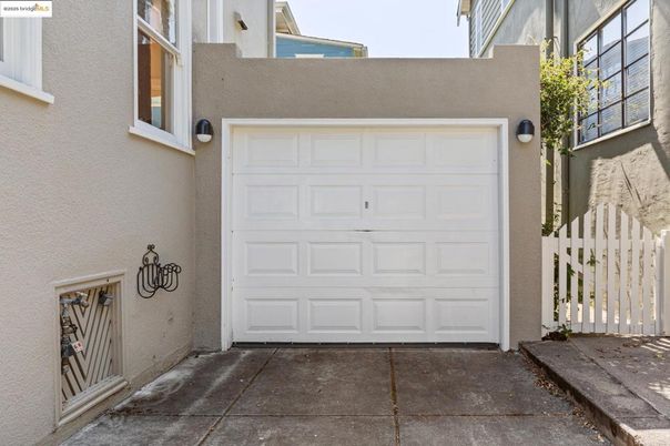 Detached Garage, Exterior