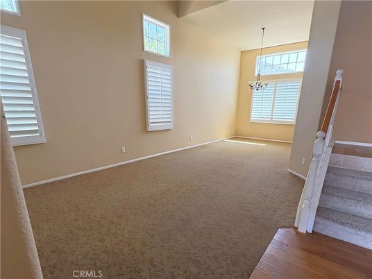 Empty room, Interior
