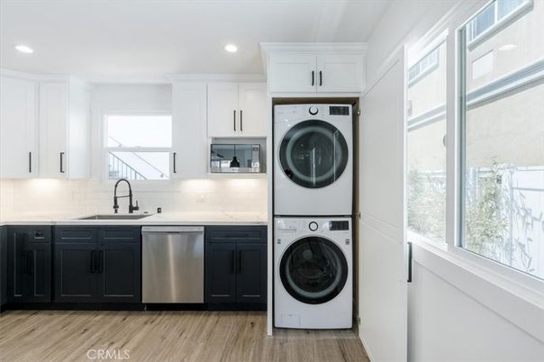 Interior, Kitchen, Recessed Lighting, Washer, Wood Texture Flooring