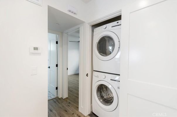 Interior, Utility Closets, Washer, Wood Texture Flooring