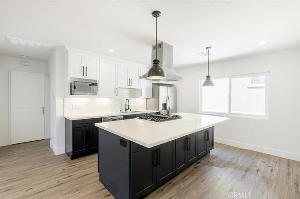 Interior, Kitchen, Pendant Lights, Recessed Lighting, Wood Texture Flooring