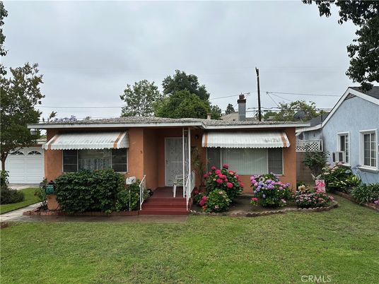 Backyard, Exterior, Facade, Ranch