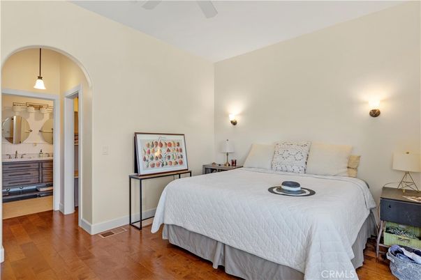 Bedroom, Interior, Pendant Lights, Wood Texture Flooring