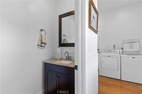 Interior, Washer, Wood Texture Flooring