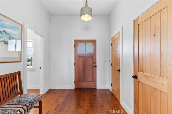 Interior, Pendant Lights, Wood Texture Flooring