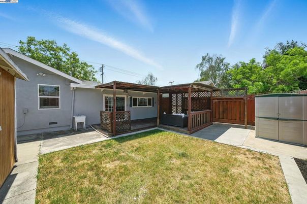 Backyard, Exterior, Hot Tub