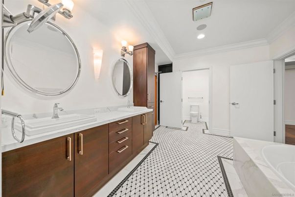 Bathroom, Dual Sink Vanities, Interior, Recessed Lighting