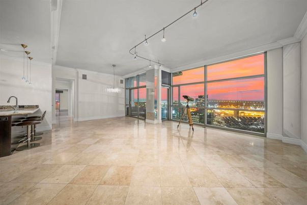 Empty room, Interior, Pendant Lights
